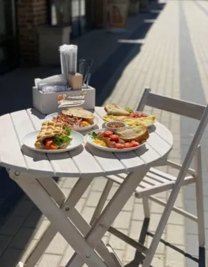 Кафе-кондитерская "Caramel desserts".