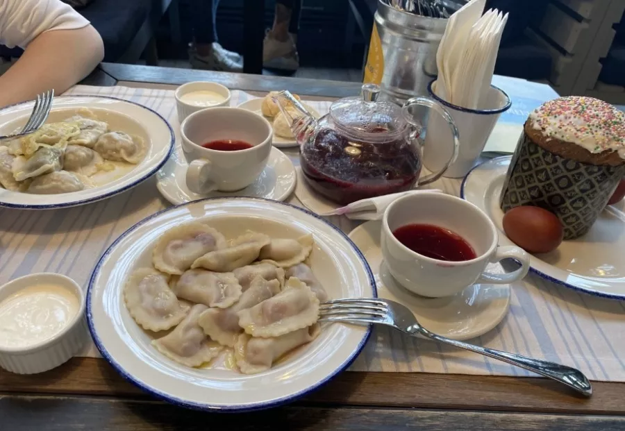 Кафе Одесса-мама в Москве: Украинская кухня, Еврейская кухня, Бизнес-ланч, Живая музыка, Винная карта,