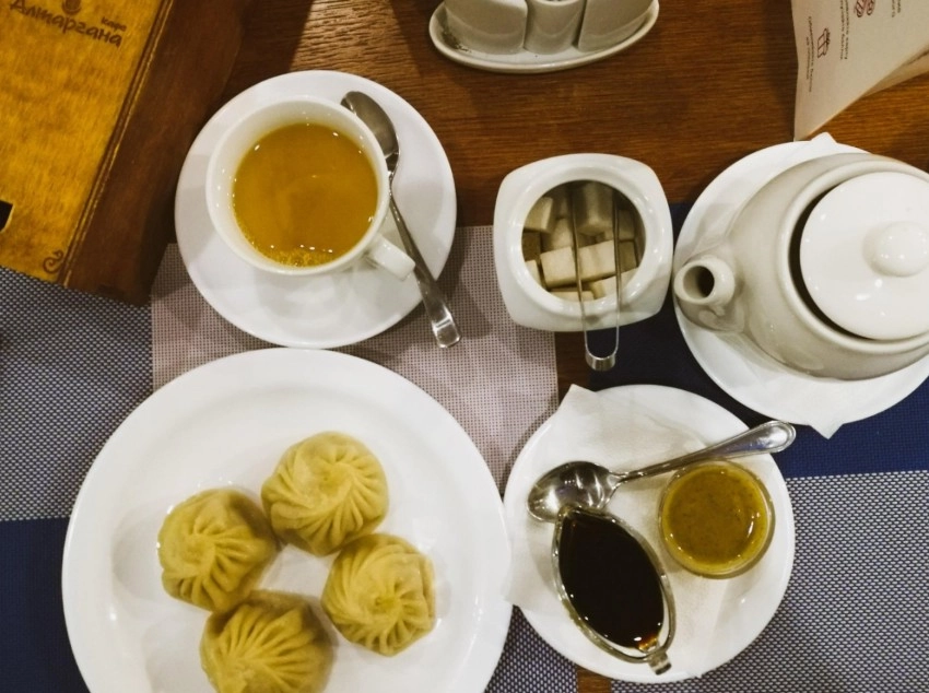 Уютное кафе Алтаргана в Москве: Буузные, Бурятская кухня, Монгольская кухня, Заказ навынос, Заказ столиков, Постное меню,
