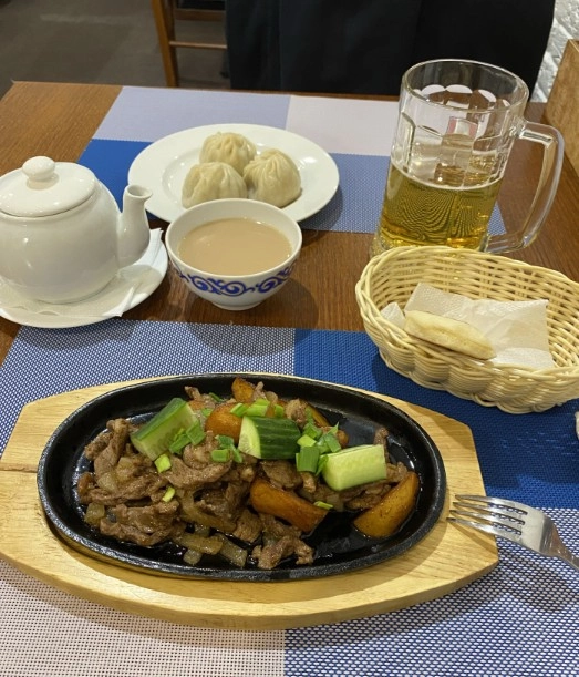 Уютное кафе Алтаргана в Москве: Буузные, Бурятская кухня, Монгольская кухня, Заказ навынос, Заказ столиков, Постное меню,
