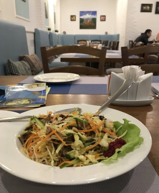 Уютное кафе Алтаргана в Москве: Буузные, Бурятская кухня, Монгольская кухня, Заказ навынос, Заказ столиков, Постное меню,