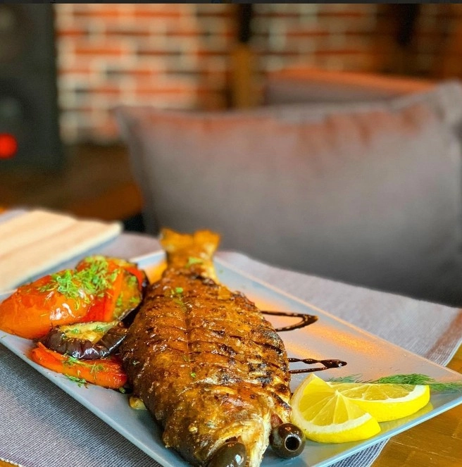 Кафе-ресторан Little Georgia в Москве: Хинкальные, Грузинская кухня, Заказ столиков, Живая музыка, Заказ навынос, Проведение банкетов,