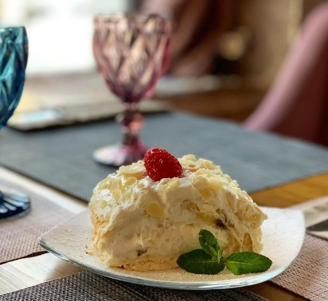 Кафе-ресторан Little Georgia в Москве: Хинкальные, Грузинская кухня, Заказ столиков, Живая музыка, Заказ навынос, Проведение банкетов,