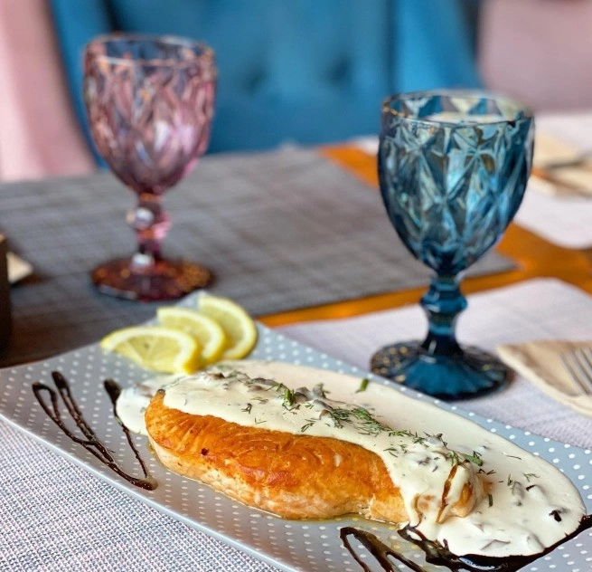Кафе-ресторан Little Georgia в Москве: Хинкальные, Грузинская кухня, Заказ столиков, Живая музыка, Заказ навынос, Проведение банкетов,