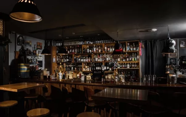 Кафе-бар "Tin Woodman Bar".