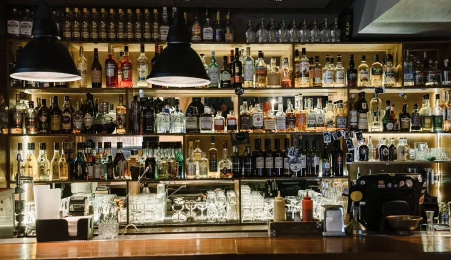 Кафе-бар Tin Woodman Bar в Москве: Американская кухня, Заказ навынос, Летняя терраса, Проведение банкетов, Заказ столиков, Можно с собакой,