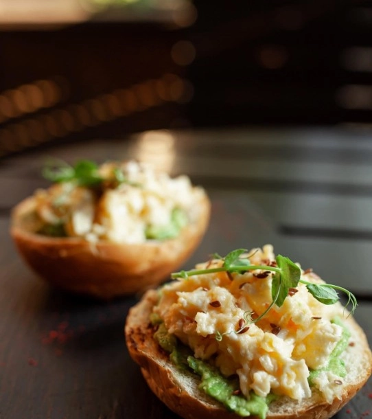 Кафе-бар Tin Woodman Bar в Москве: Американская кухня, Заказ навынос, Летняя терраса, Проведение банкетов, Заказ столиков, Можно с собакой,
