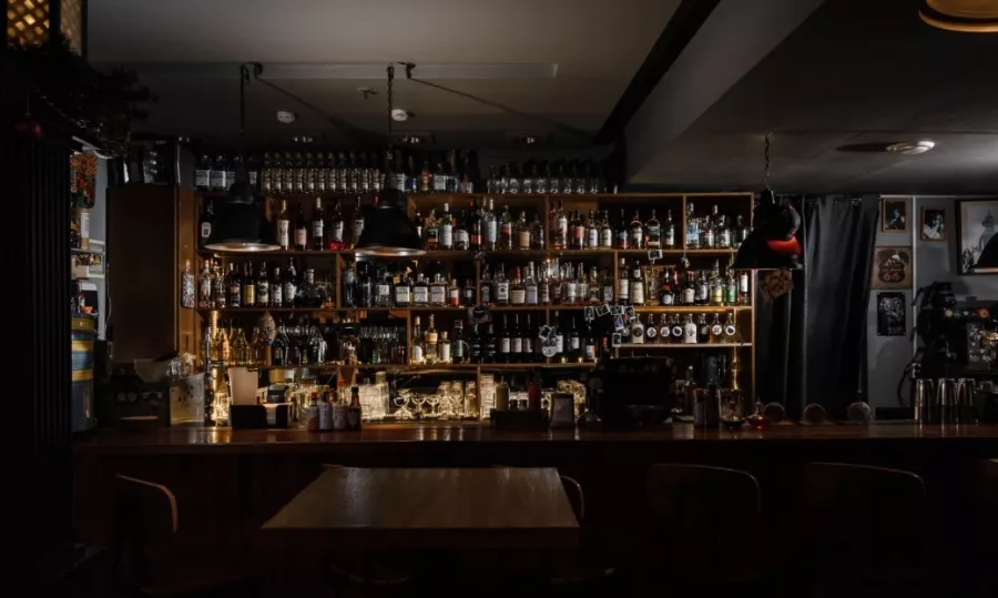 Кафе-бар Tin Woodman Bar в Москве: Американская кухня, Заказ навынос, Летняя терраса, Проведение банкетов, Заказ столиков, Можно с собакой,