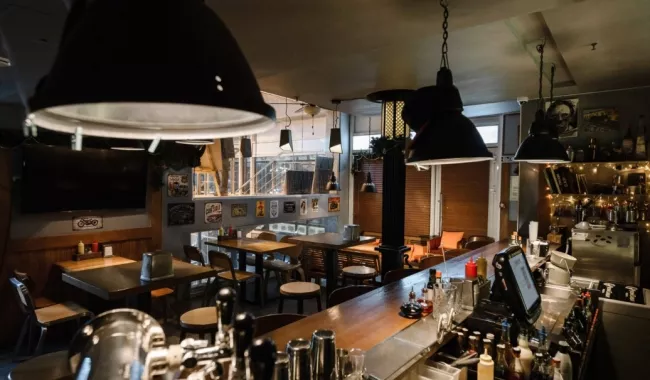 Кафе-бар "Tin Woodman Bar".