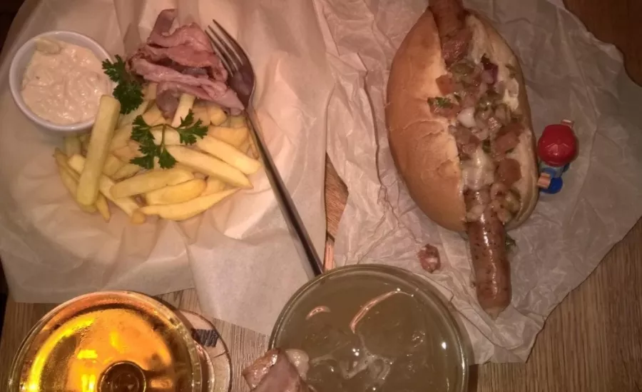 Кафе-бар Tin Woodman Bar в Москве: Американская кухня, Заказ навынос, Летняя терраса, Проведение банкетов, Заказ столиков, Можно с собакой,