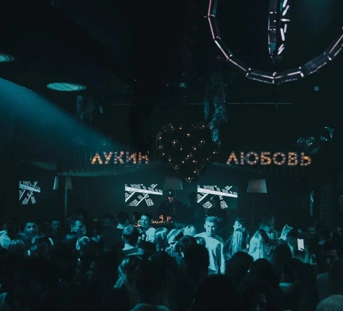 Ресторан-клуб LOOKIN–ROOMS в Москве: Заказ столиков, Европейская кухня, Итальянская кухня, Заказ навынос, Японская кухня, Танцпол,