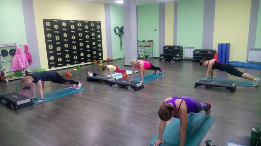 Центр спорта и красоты Лайм-fit в Краснодаре: Аэробика, АэробикаСтретчинг, Фитнес бар, TRX тренировки, Персональный тренер, Фитбол,