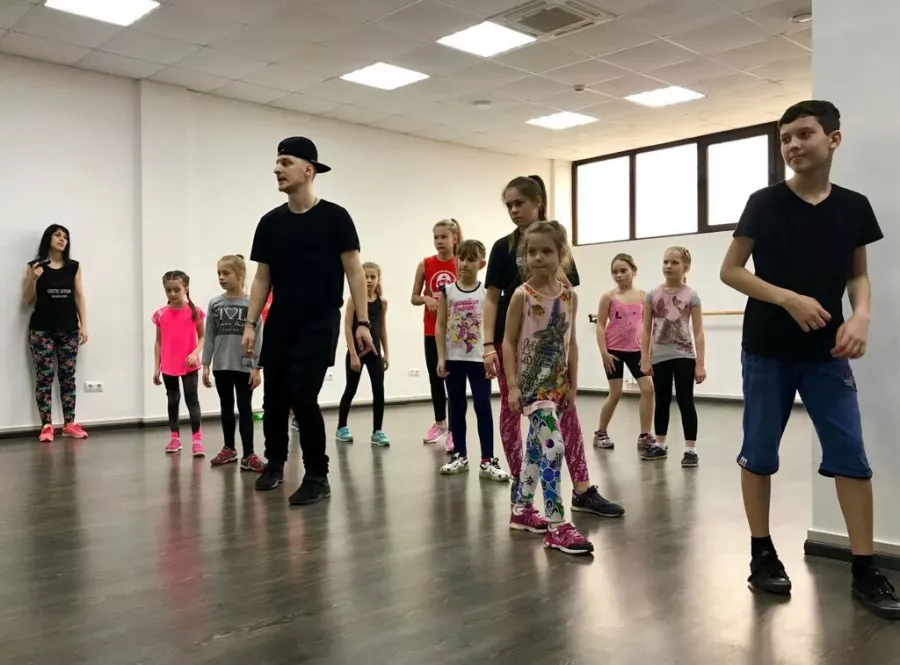 Центр спорта и красоты Лайм-fit в Краснодаре: Аэробика, АэробикаСтретчинг, Фитнес бар, TRX тренировки, Персональный тренер, Фитбол,