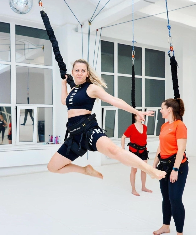 Студия банджи-фитнеса, воздушной гимнастики и растяжки Art fly bungee в Москве: Бодифлекс, Джампинг, Йога, Стретчинг, Танцевальные программы, Фитнес для детей,