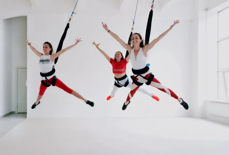 Студия банджи-фитнеса, воздушной гимнастики и растяжки Art fly bungee в Москве: Бодифлекс, Джампинг, Йога, Стретчинг, Танцевальные программы, Фитнес для детей,