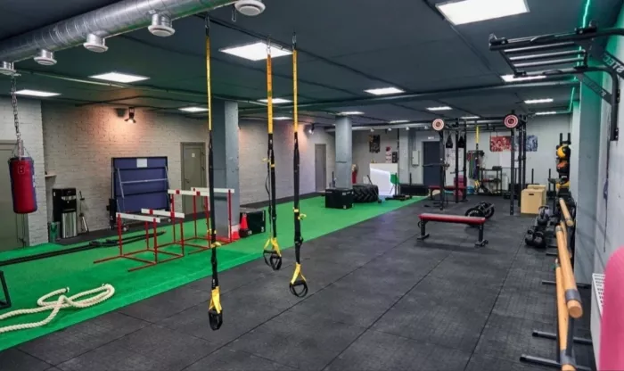 Фитнес-клуб "Performance Fitness".