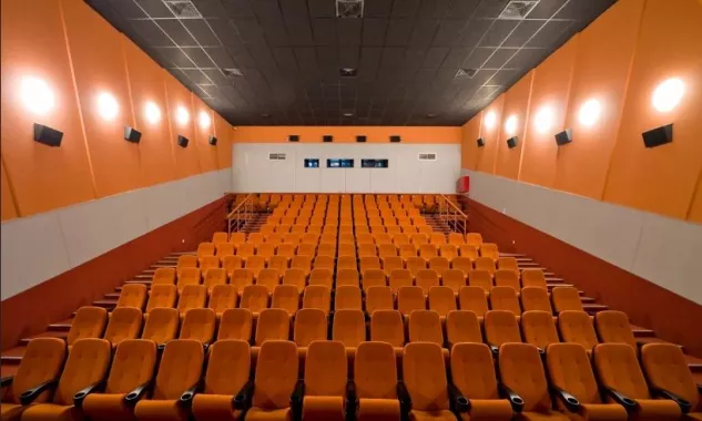 Кинотеатр "Чарли" в  ТЦ "Вавилон".