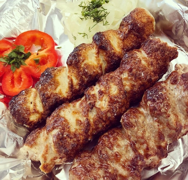 Кафе Лаваш-шашлык в Краснодаре: Шашлычные, Кавказская кухня, Бизнес-ланч, Заказ навынос, Летняя терраса, Доставка, Круглосуточно, Шаурма, Детское меню, Блюда на гриле,