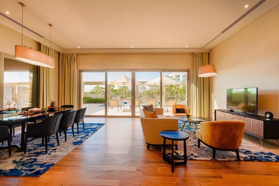 Отель Rixos The Palm Hotel & Suites 5* в Дубаи: Прибрежный отель, Детский городок , Спа , Конференц-зал, Рестораны в отеле , Аниматоры , Номера на берегу ,
