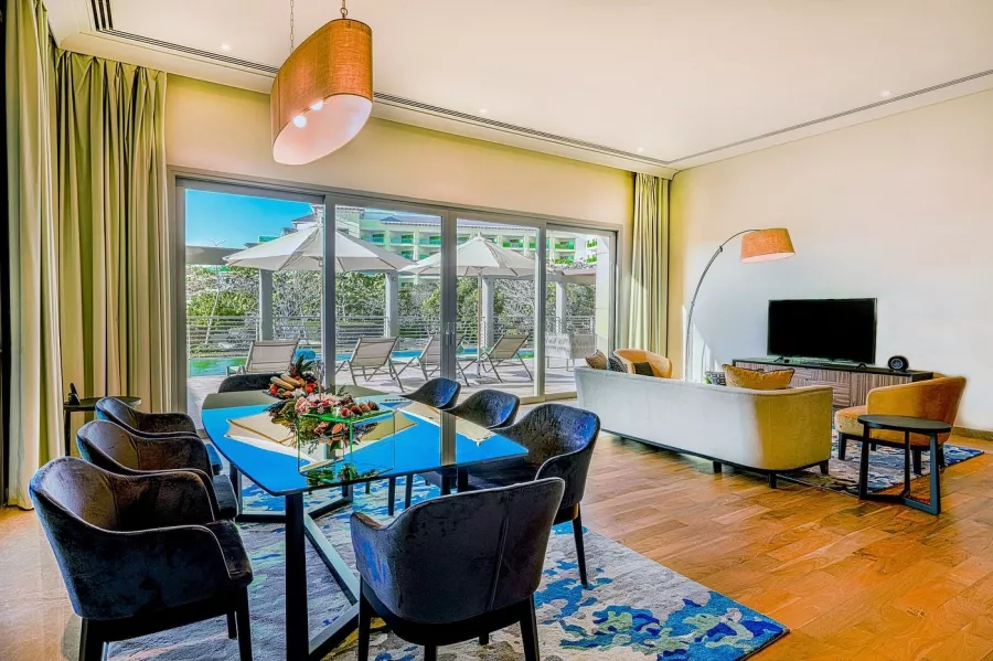 Отель Rixos The Palm Hotel & Suites 5* в Дубаи: Прибрежный отель, Детский городок , Спа , Конференц-зал, Рестораны в отеле , Аниматоры , Номера на берегу ,