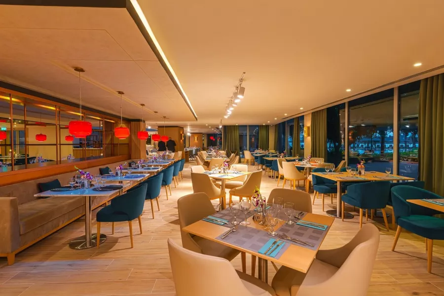 Отель Rixos The Palm Hotel & Suites 5* в Дубаи: Прибрежный отель, Детский городок , Спа , Конференц-зал, Рестораны в отеле , Аниматоры , Номера на берегу ,