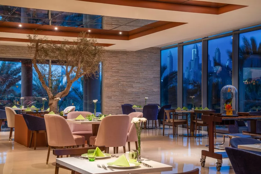 Отель Rixos The Palm Hotel & Suites 5* в Дубаи: Прибрежный отель, Детский городок , Спа , Конференц-зал, Рестораны в отеле , Аниматоры , Номера на берегу ,