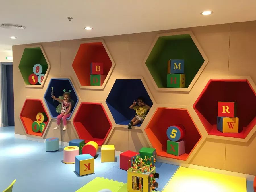 Развлекательный центр Kids Zone в Дубаи: Детский комплекс , Аниматоры , Уроки для детей , Детский городок ,