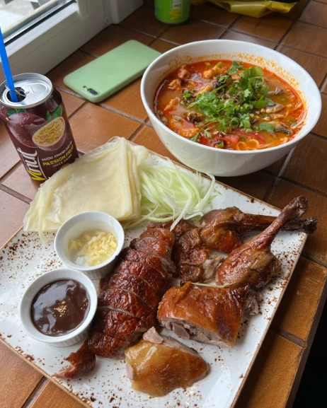 Кафе Tori ramen. Pan-Asia bistro в Краснодаре: Заказ навынос, Детское меню, Летняя терраса, Можно с собакой, Лапша wok, Доставка, Паназиатская кухня, Суши, Бизнес-ланч,