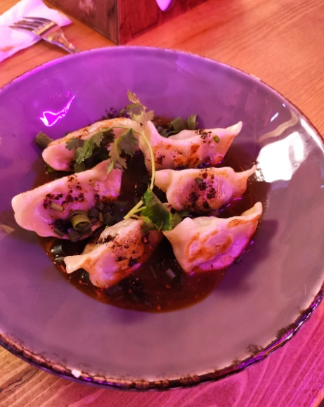 Кафе Tori ramen. Pan-Asia bistro в Краснодаре: Заказ навынос, Детское меню, Летняя терраса, Можно с собакой, Лапша wok, Доставка, Паназиатская кухня, Суши, Бизнес-ланч,