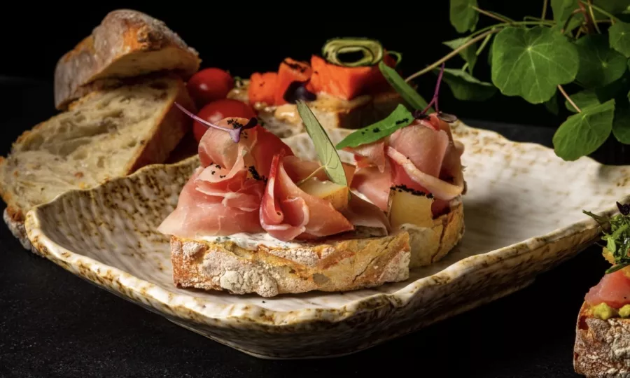 Гастробар Бриар в Сочи: Европейская кухня, Барное меню, Мясо жареное, Креветки, Салаты,