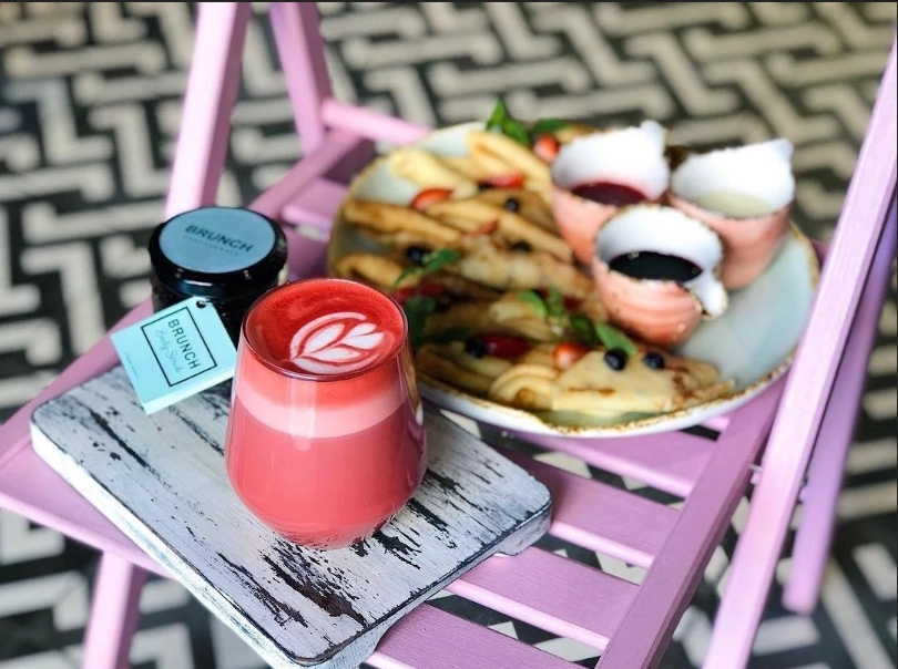 Кафе Brunch в Краснодаре: Заказ столиков, Мастер-классы для детей, Винная карта, Летняя терраса, Заказ навынос, Аниматоры, Можно с собакой,