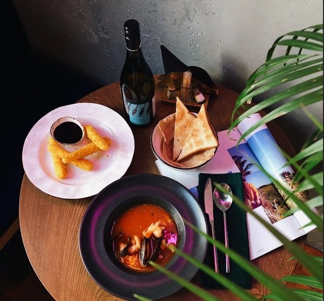 Кафе Brunch в Краснодаре: Заказ столиков, Мастер-классы для детей, Винная карта, Летняя терраса, Заказ навынос, Аниматоры, Можно с собакой,