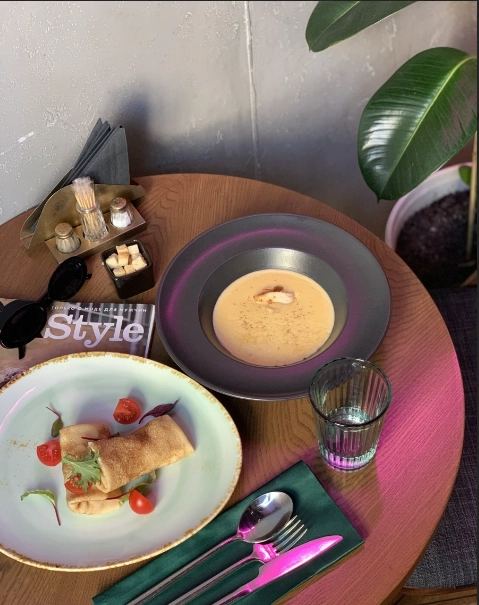 Кафе Brunch в Краснодаре: Заказ столиков, Мастер-классы для детей, Винная карта, Летняя терраса, Заказ навынос, Аниматоры, Можно с собакой,