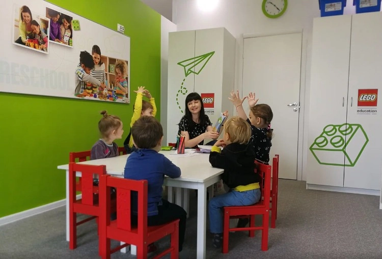 Детский центр и семейные классы Ischool в Адлере: Раннее Развитие, Дополнительное Образование , Индивидуальные Занятия, Семейные Классы, Продленка, Творческие Занятия, Подготовка к школе,