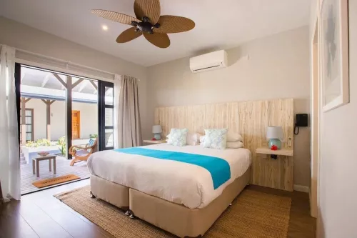 Отель Le Nautique Luxury Waterfront Hotel  в  Ла-Диг