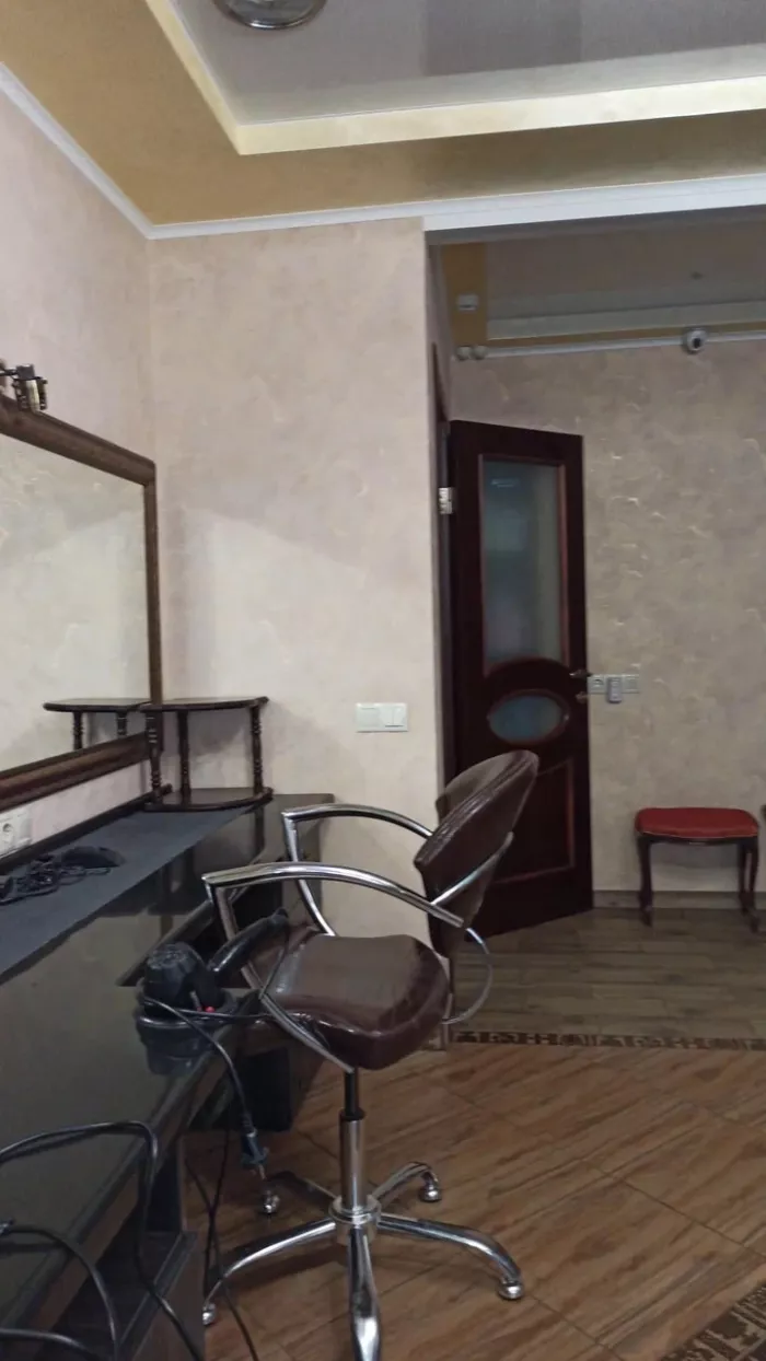 Салон красоты "Шарлотта".