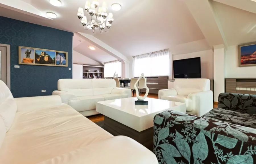 Hotel Nevski в Белграде: Отель, Бар, Парковка, Чилим,