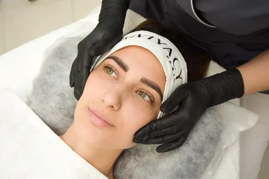 Салон красоты Apelsin beauty в Владивостоке: Косметология, Шугаринг, Маникюр , Педикюр, Брови и ресницы,