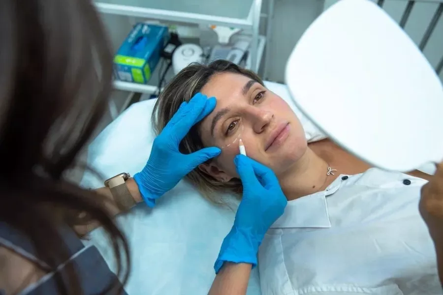 Салон красоты Apelsin beauty в Владивостоке: Косметология, Шугаринг, Маникюр , Педикюр, Брови и ресницы,