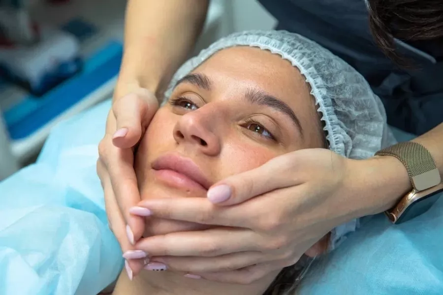 Салон красоты Apelsin beauty в Владивостоке: Косметология, Шугаринг, Маникюр , Педикюр, Брови и ресницы,