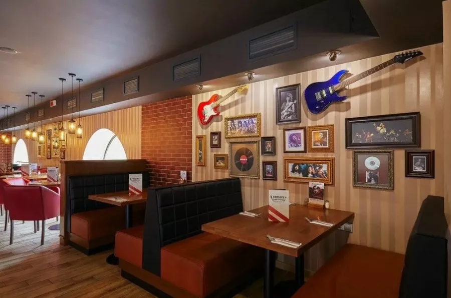 Ресторан TGI Fridays в Минске: Белорусская кухня, Бизнес-ланч, Заказ столиков, Винная карта, Кофе с собой, Американская кухня, Авторская кухня, Заказ навынос, Детское меню,