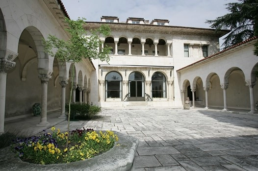 Royal Palace в Белграде: Дворец, История, холм Дединье, лес Кошутняк,