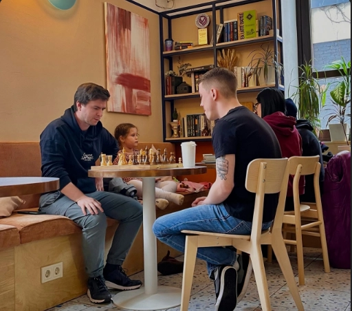Кофейня Тепло на Авроре в Краснодаре: Заказ навынос , Летняя терраса , Настольные игры, Паста , Салаты , Сэндвичи, Супы, Боулы, Молочные коктейли , Свежевыжатые соки,