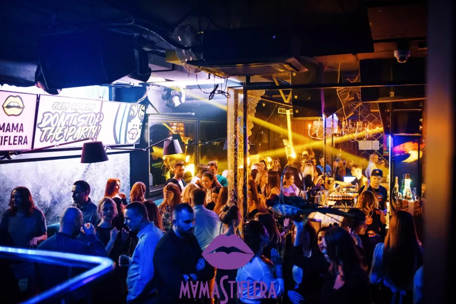 Кафе Garage food&coffee в Минске: Чилим, Заказ столиков, VIP-зал, Развлечение, Винная карта, Панорамный вид, Летняя терраса, Европейская кухня,