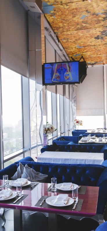 Панорамный ресторан на крыше Extra Lounge в Казани: Панорамный ресторан, Ресторан на крыше, Винный ресторан, Восточная кухня, Итальянская кухня, Японская кухня, Азиатская кухня, Кавказская кухня,