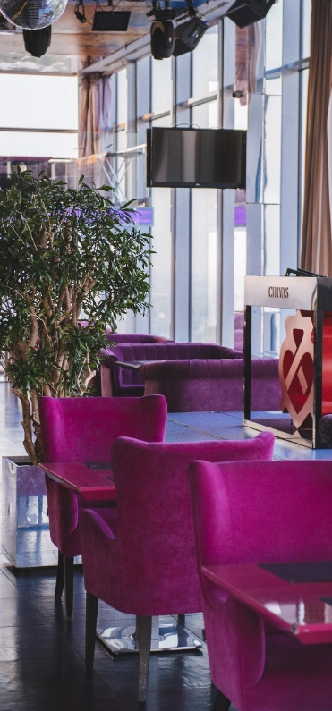 Панорамный ресторан на крыше Extra Lounge в Казани: Панорамный ресторан, Ресторан на крыше, Винный ресторан, Восточная кухня, Итальянская кухня, Японская кухня, Азиатская кухня, Кавказская кухня,