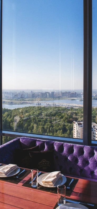 Панорамный ресторан на крыше Extra Lounge в Казани: Панорамный ресторан, Ресторан на крыше, Винный ресторан, Восточная кухня, Итальянская кухня, Японская кухня, Азиатская кухня, Кавказская кухня,