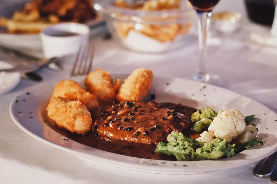 Ресторан Pearl в Бохоль: Pearl, Restaurant, Linaw Beach Resort, Ресторан, Вид на пляж,