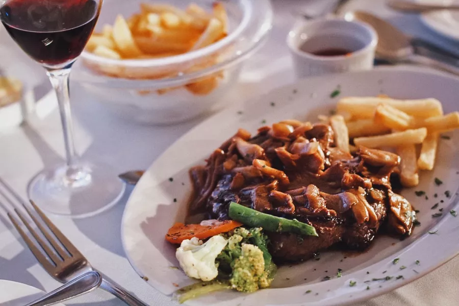 Ресторан Pearl в Бохоль: Pearl, Restaurant, Linaw Beach Resort, Ресторан, Вид на пляж,