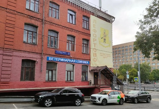 Ветеринарные клиники Центр неотложной ветеринарной офтальмологии и микрохирургии глаза в Москве: Хирургия, Орнитолог, Вакцинация, УЗ-чистка зубов, Чипирование, Груминг, Выезд на дом,